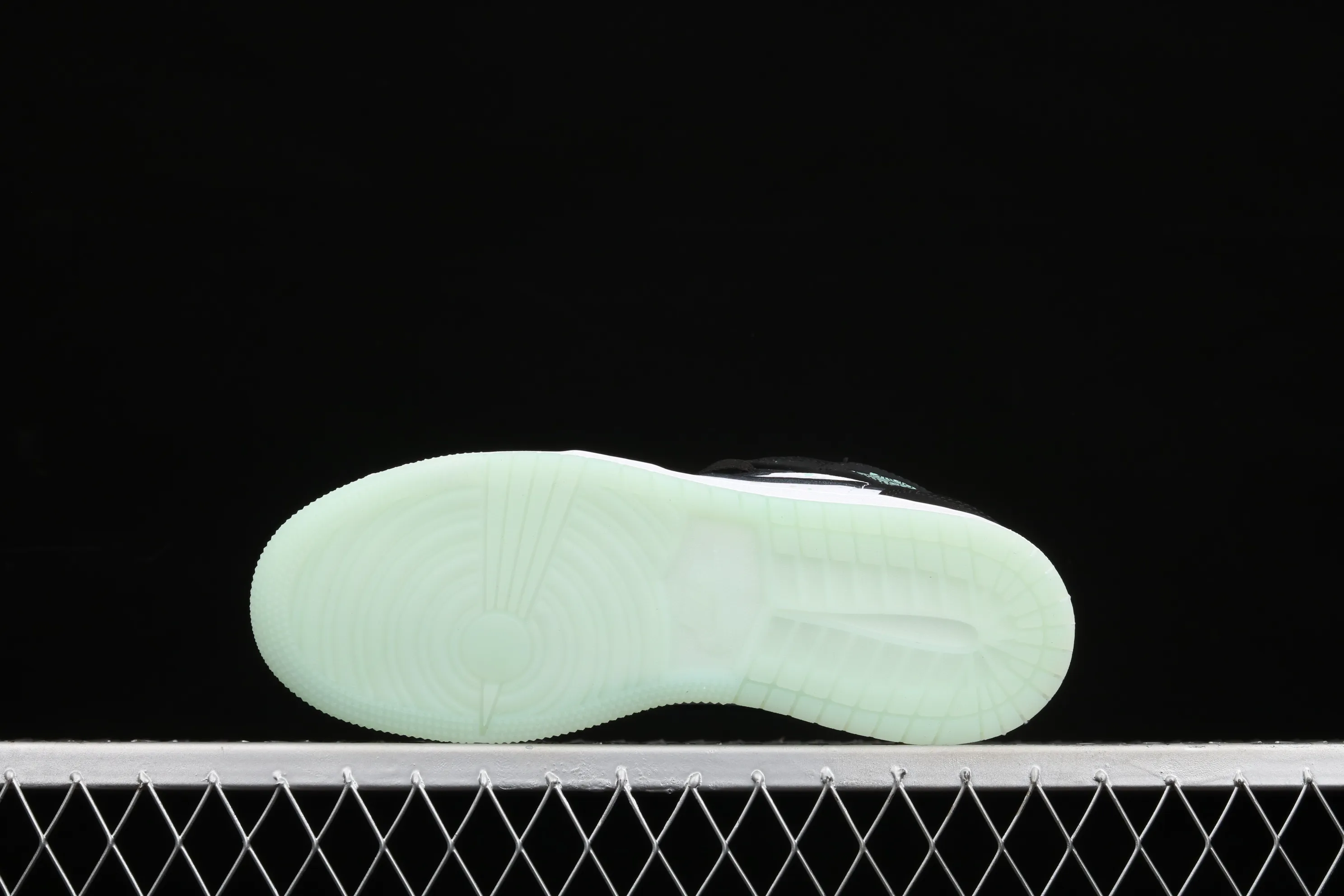 All categories Air Jordan Jordan series basketball shoes Air Jordan 1 Mid Air Jordan 1 Mid AJ1 Joe 1 black and white color luminous starry mid-top BQ6931-103